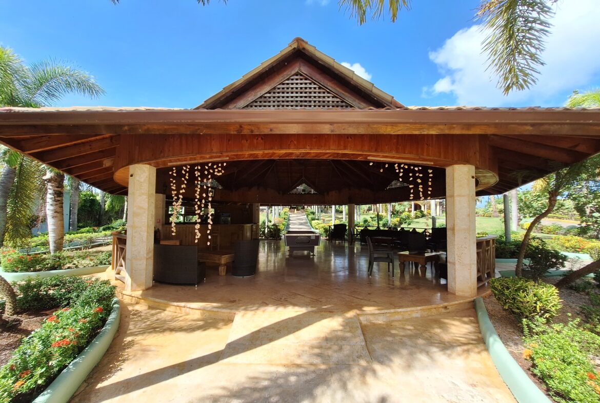 Bar and restaurant wide angle.